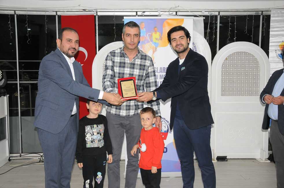 EMRE EKİCİ-DAİMFED YÖNETİCİLERİ.JPG
